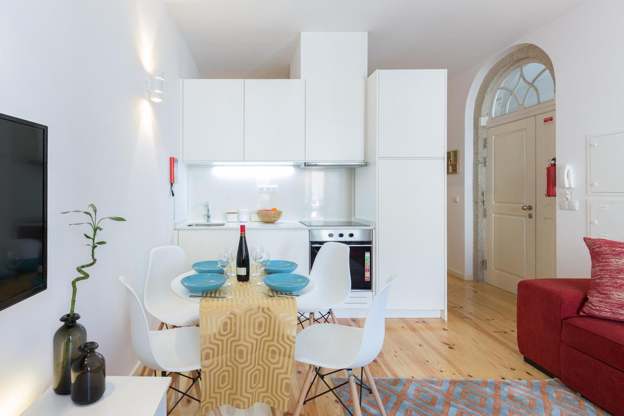 Host Wise - Spacious Bright Flat - Terrace Oporto