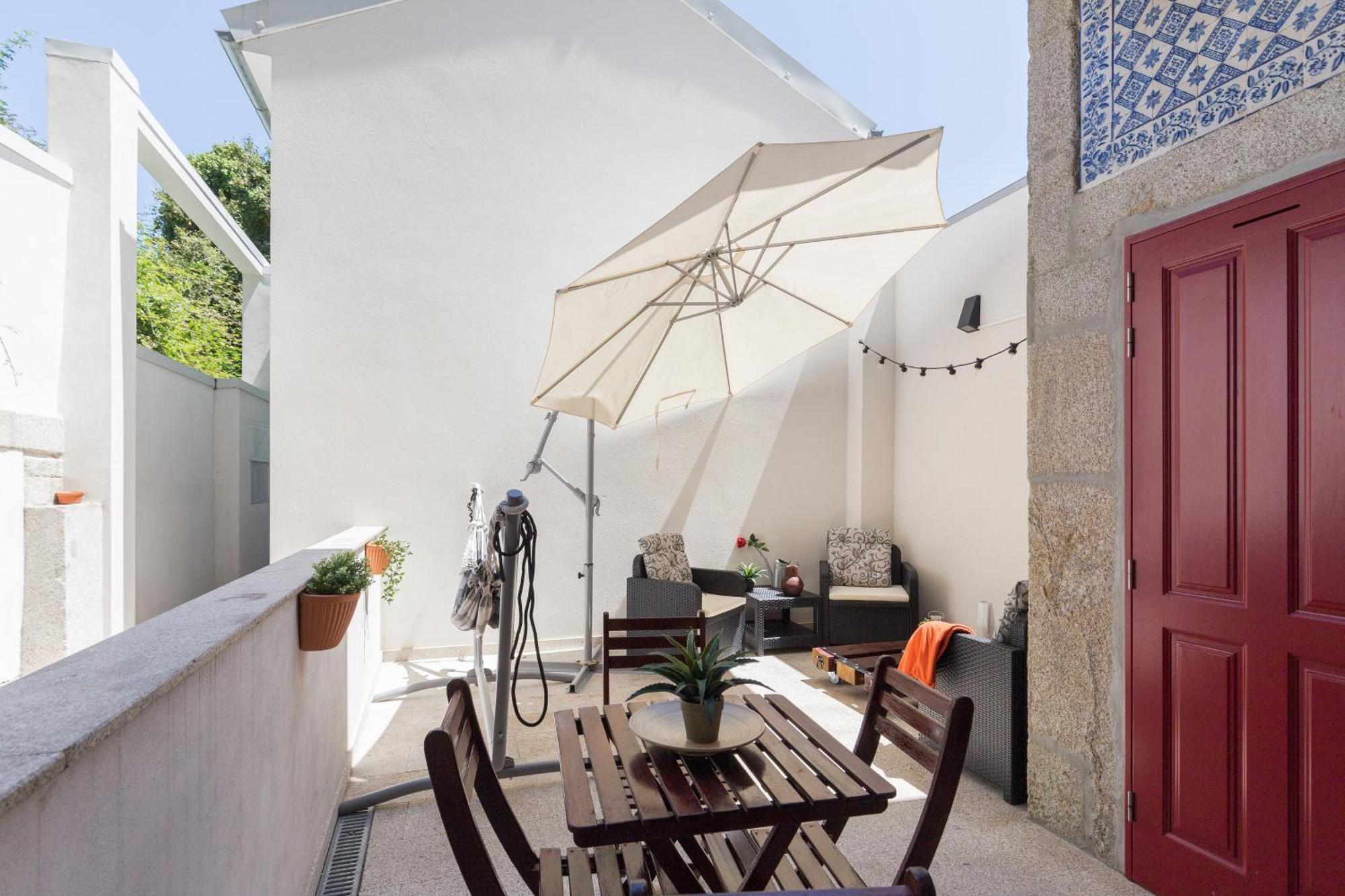 Host Wise - Spacious Bright Flat - Terrace Oporto