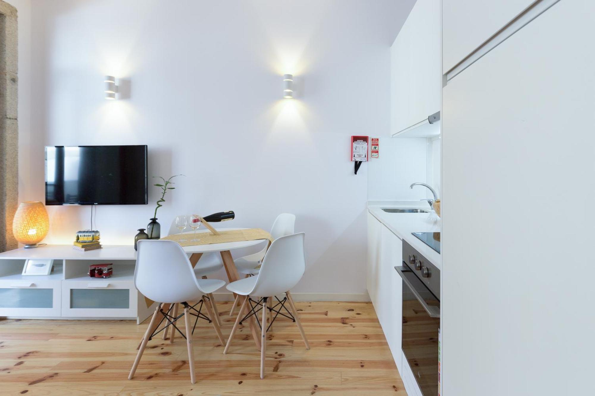 Host Wise - Spacious Bright Flat - Terrace Oporto