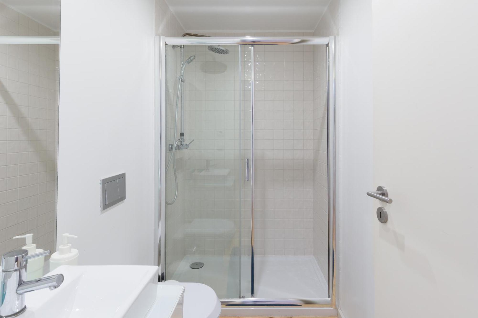 Host Wise - Spacious Bright Flat - Terrace *