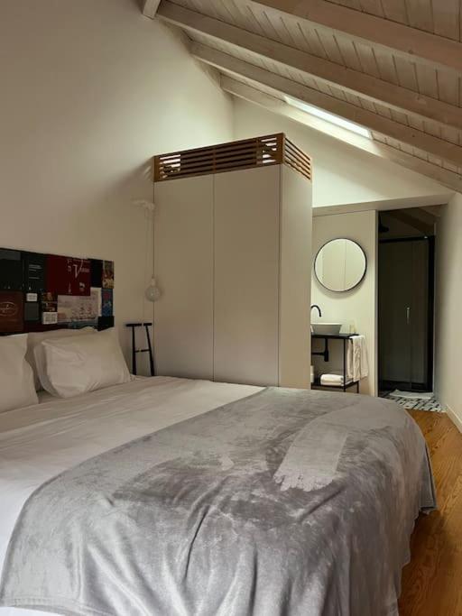 Get Bindings And Books On Duplex Apartamento *