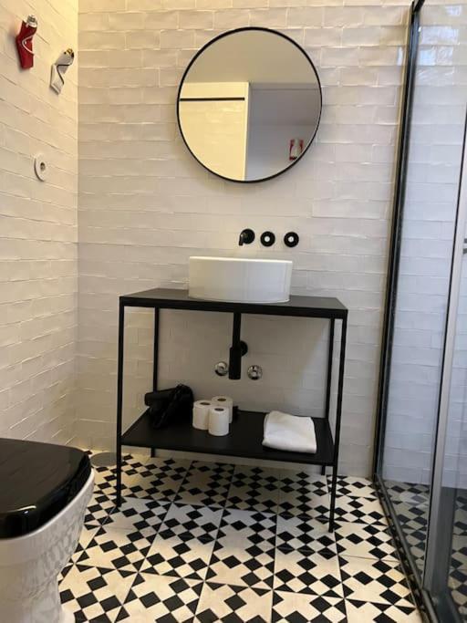 Get Bindings And Books On Duplex Apartamento
