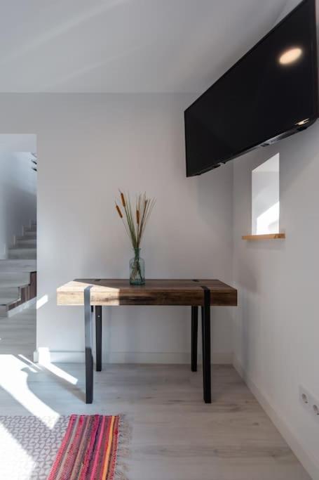 Chic Loft With Garden, Sleeps 4 Apartamento