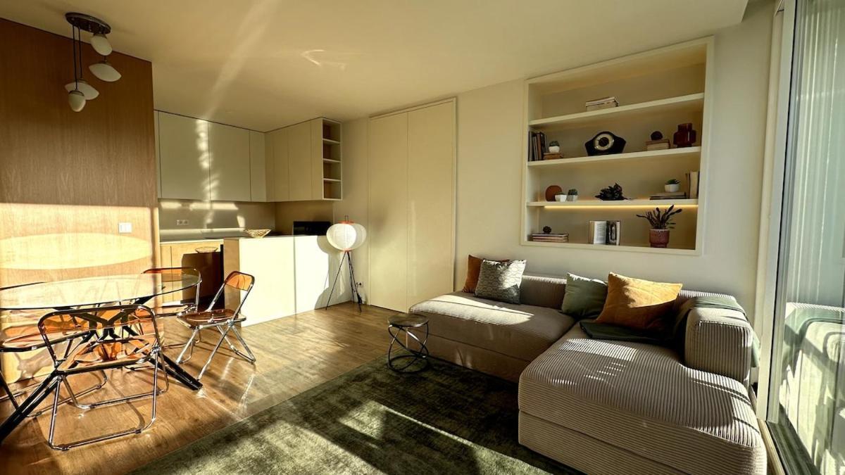 Apartamento - With Ac, Parking And Balcony *