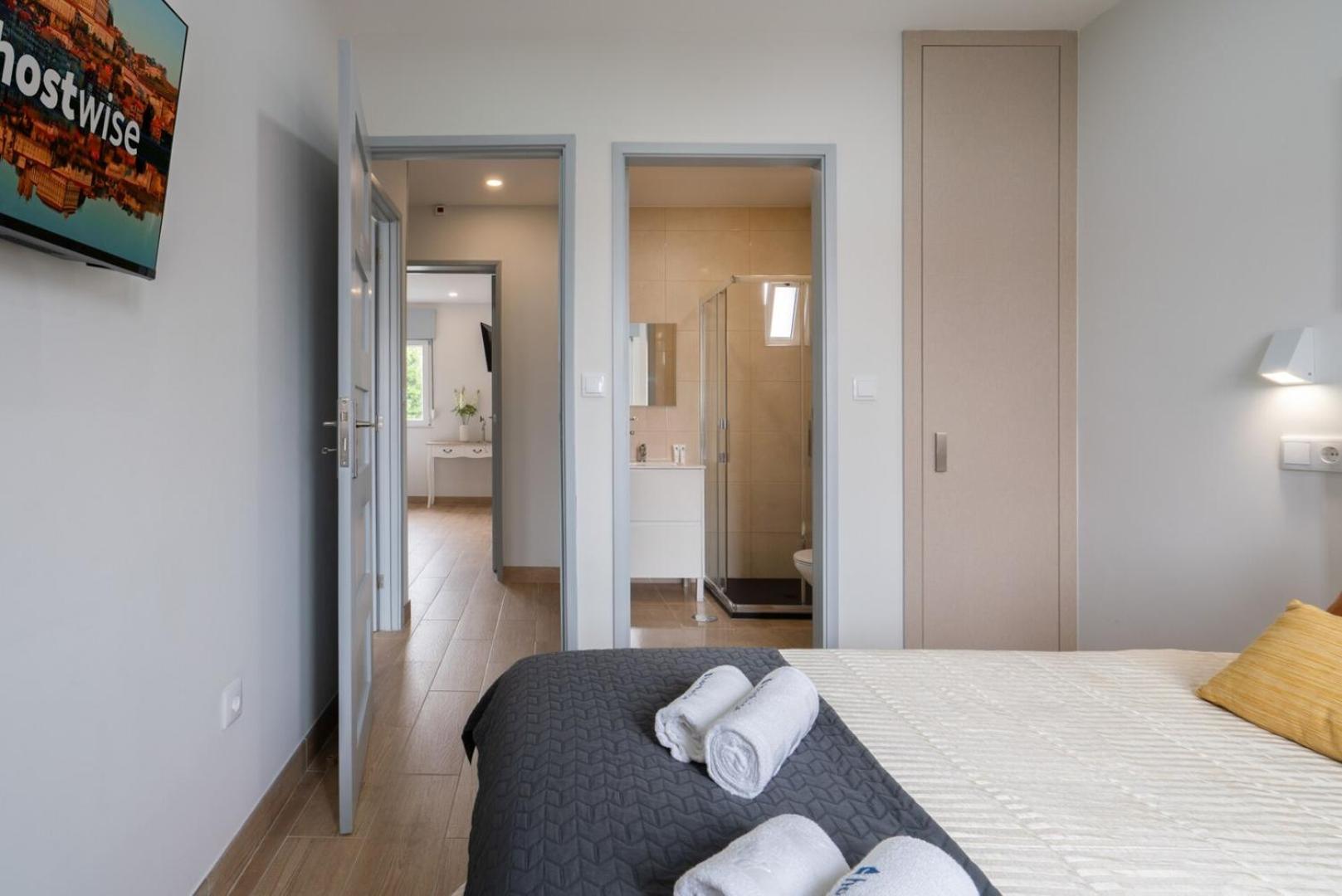 Hostwise - Charming Bright House W/ Garden Casa de Férias