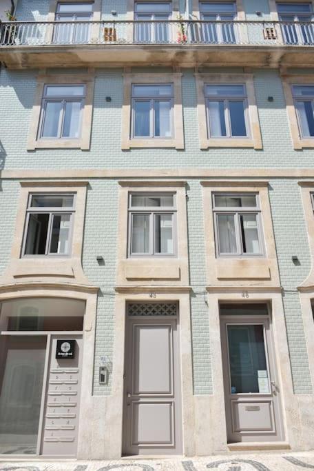 With Balcony In The Center Of Apartamento