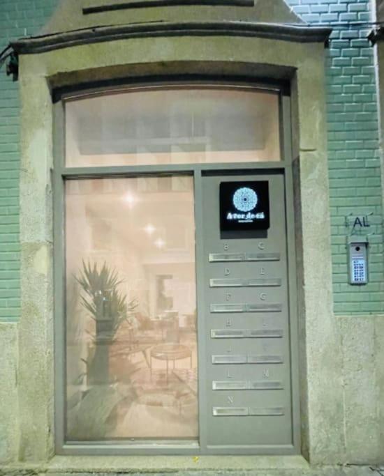 With Balcony In The Center Of Apartamento Oporto