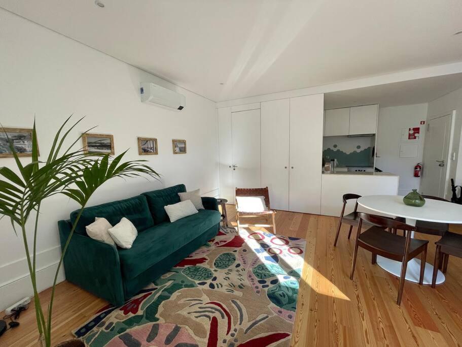 With Balcony In The Center Of Apartamento Oporto