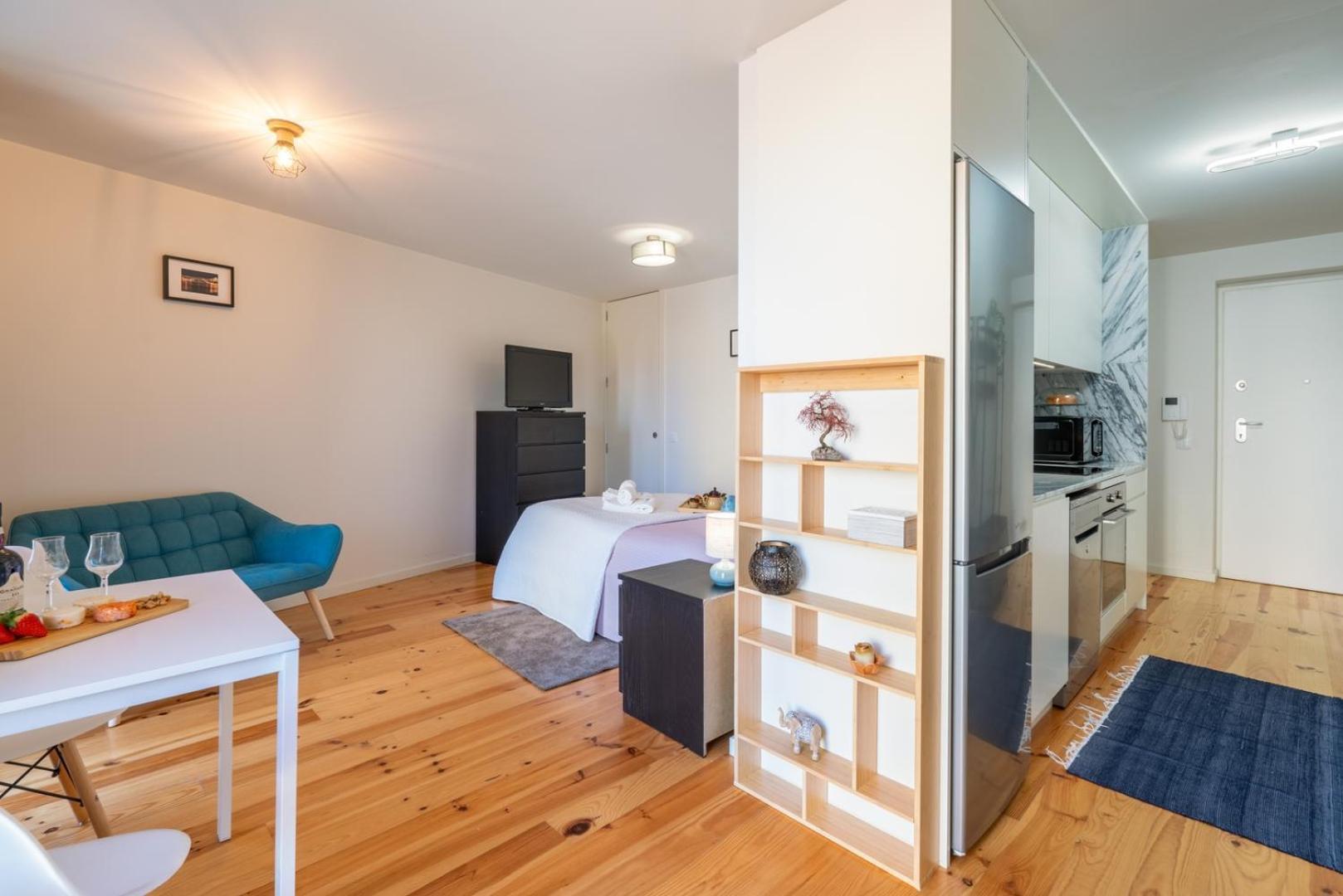 Host Wise - Stylish In Downtown