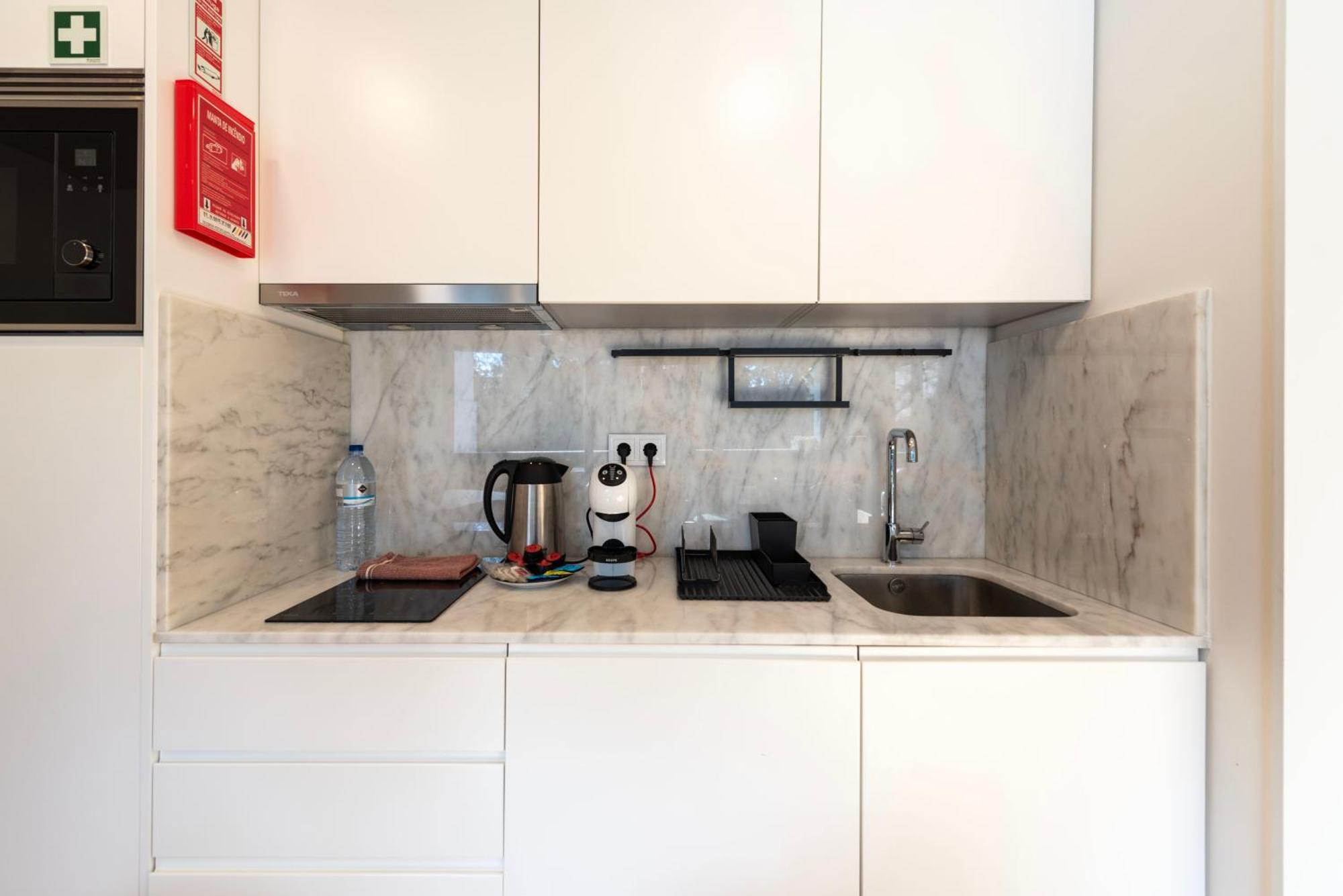 Luxe With Shared Pool And Garden Oporto