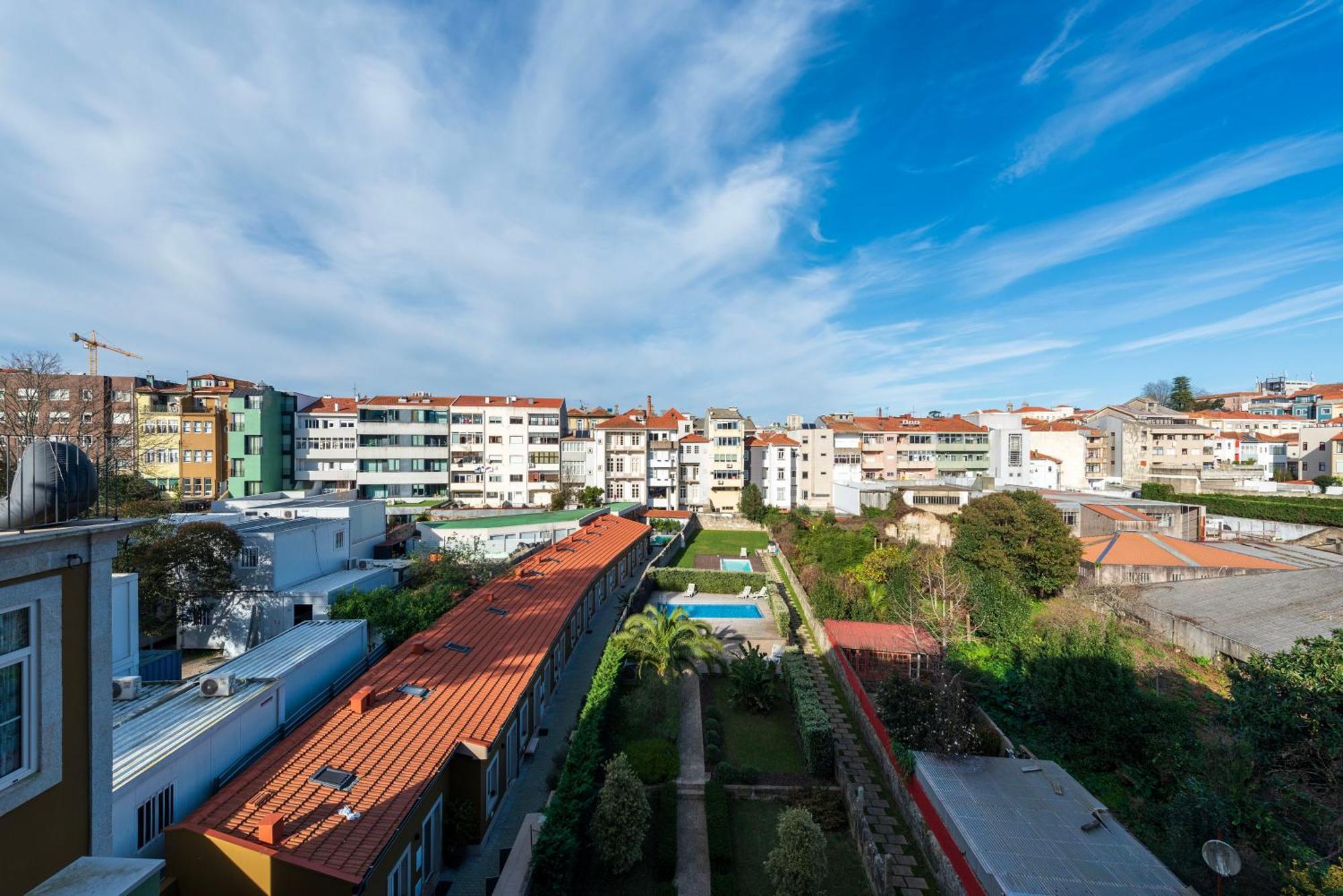 Luxe With Shared Pool And Garden Apartamento *