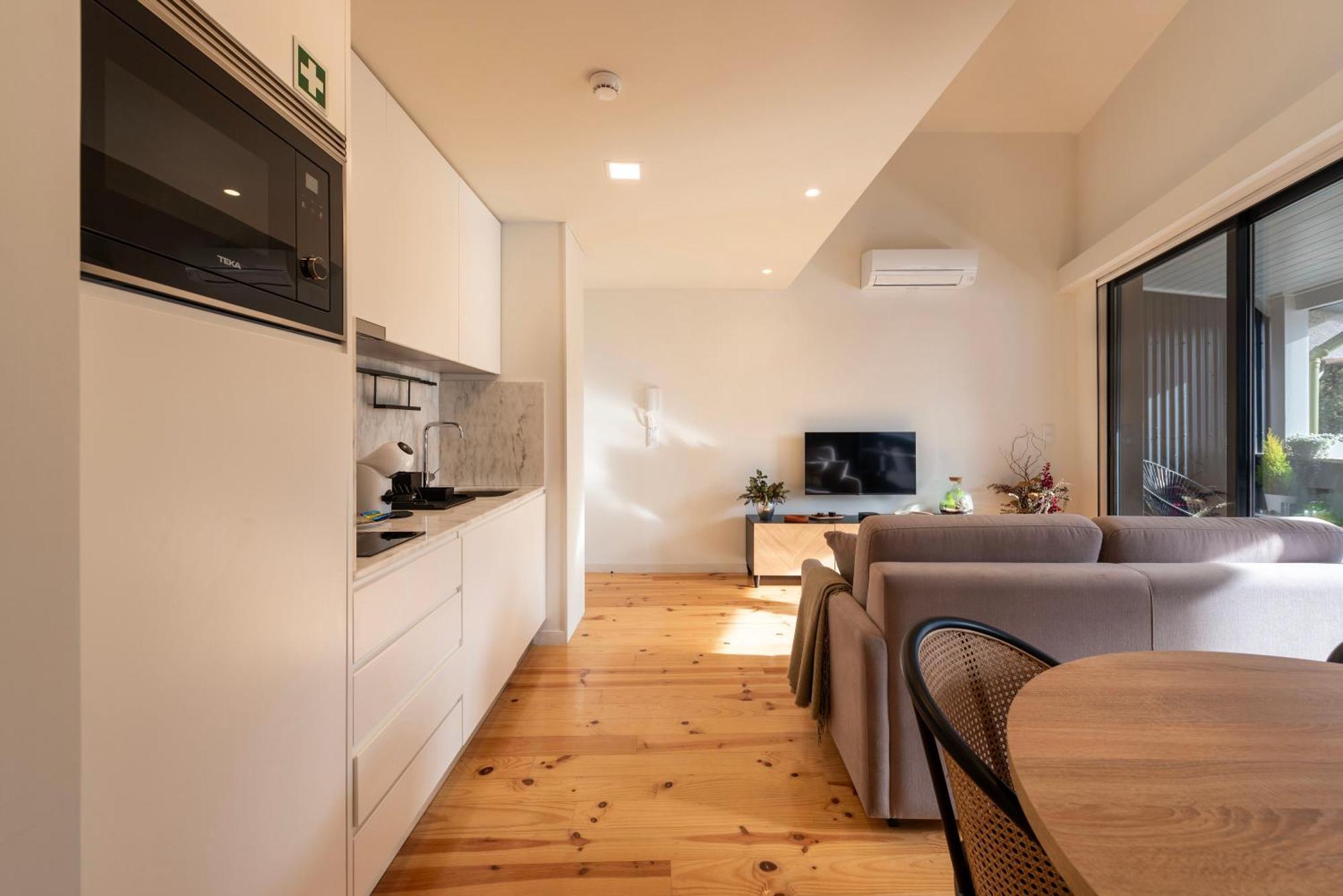 Luxe With Shared Pool And Garden * Oporto