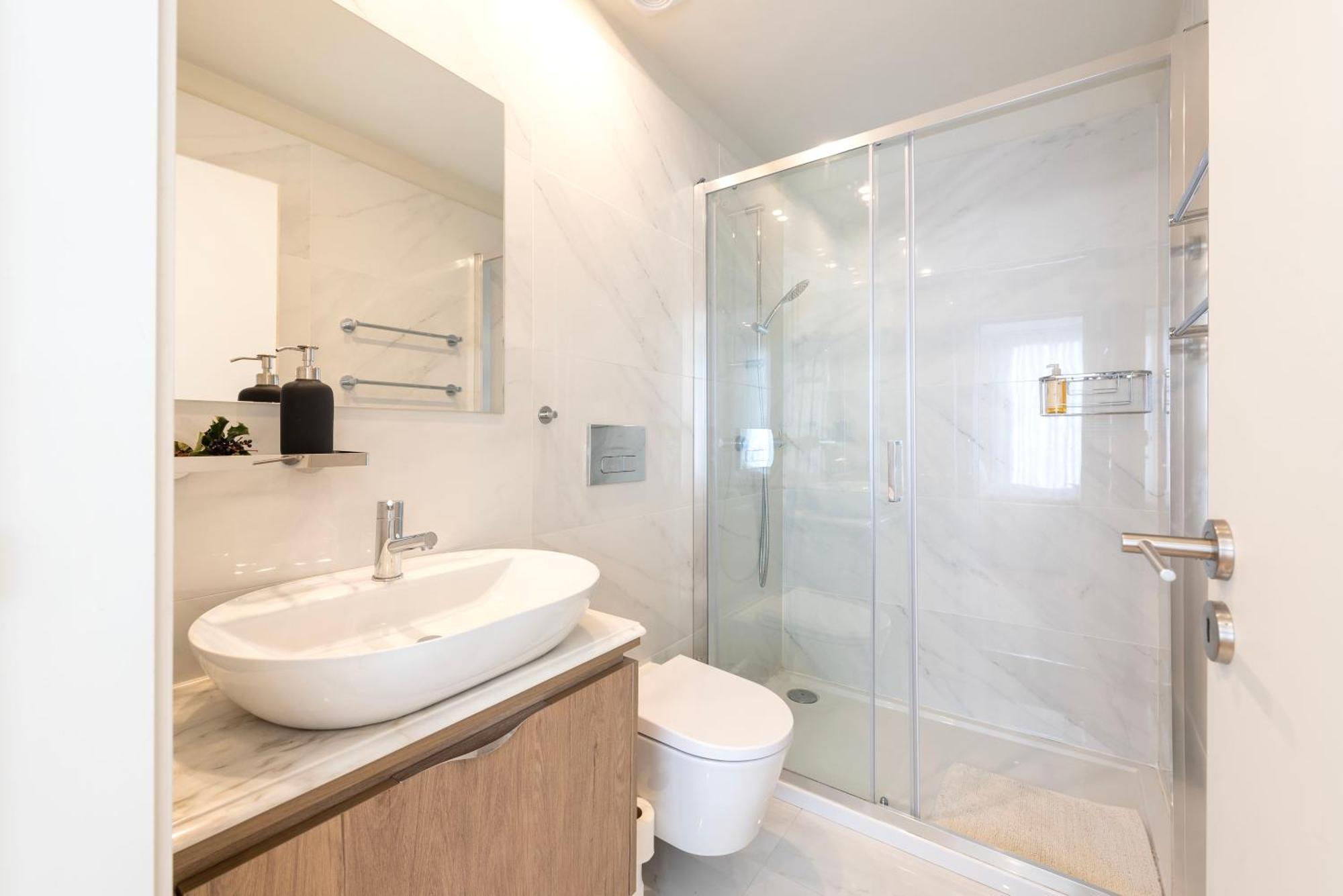 Luxe With Shared Pool And Garden Oporto