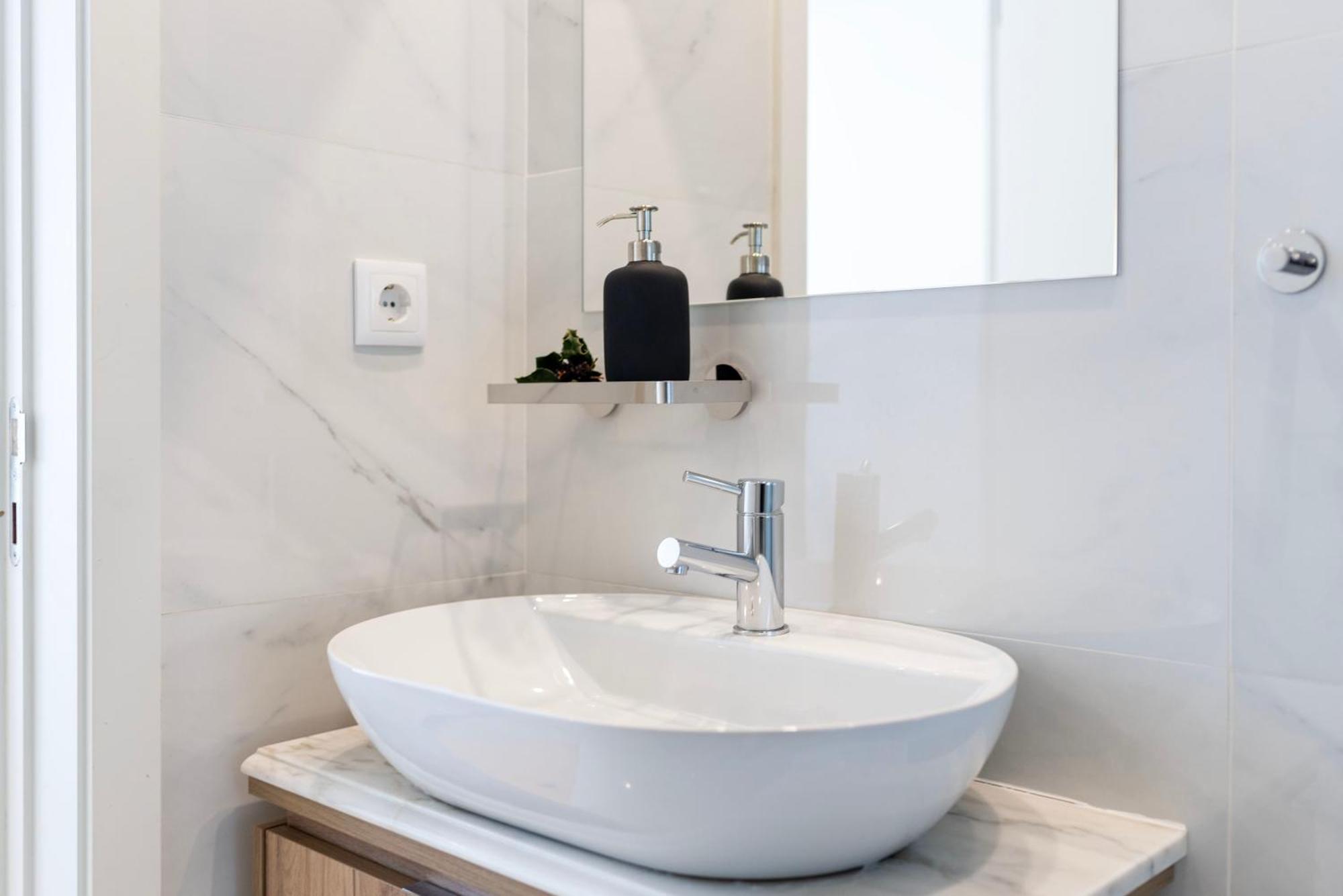 Luxe With Shared Pool And Garden Apartamento *