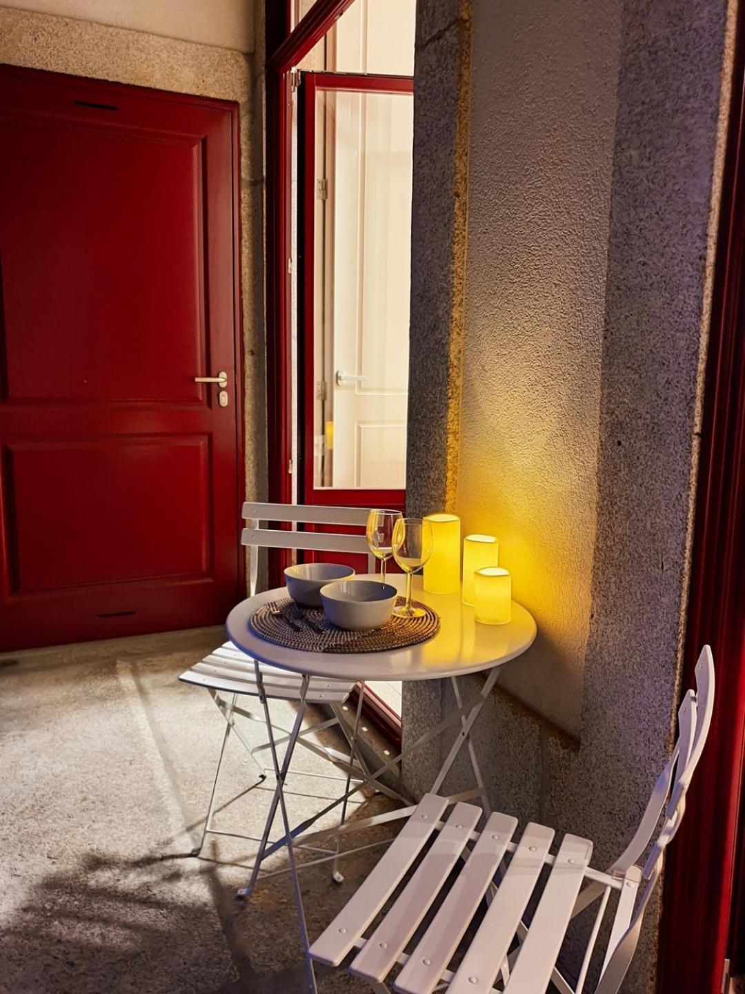 Comfortable Flat, Cozy Balcony Close To Aliados Av Oporto