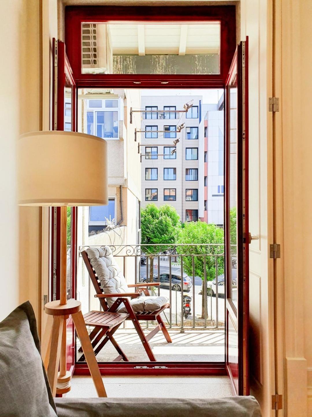 Comfortable Flat, Cozy Balcony Close To Aliados Av * Oporto
