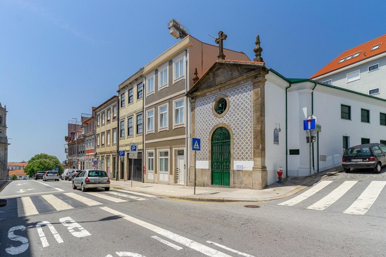 Apartamento With Beautiful Garden In The Heart Of The Oporto