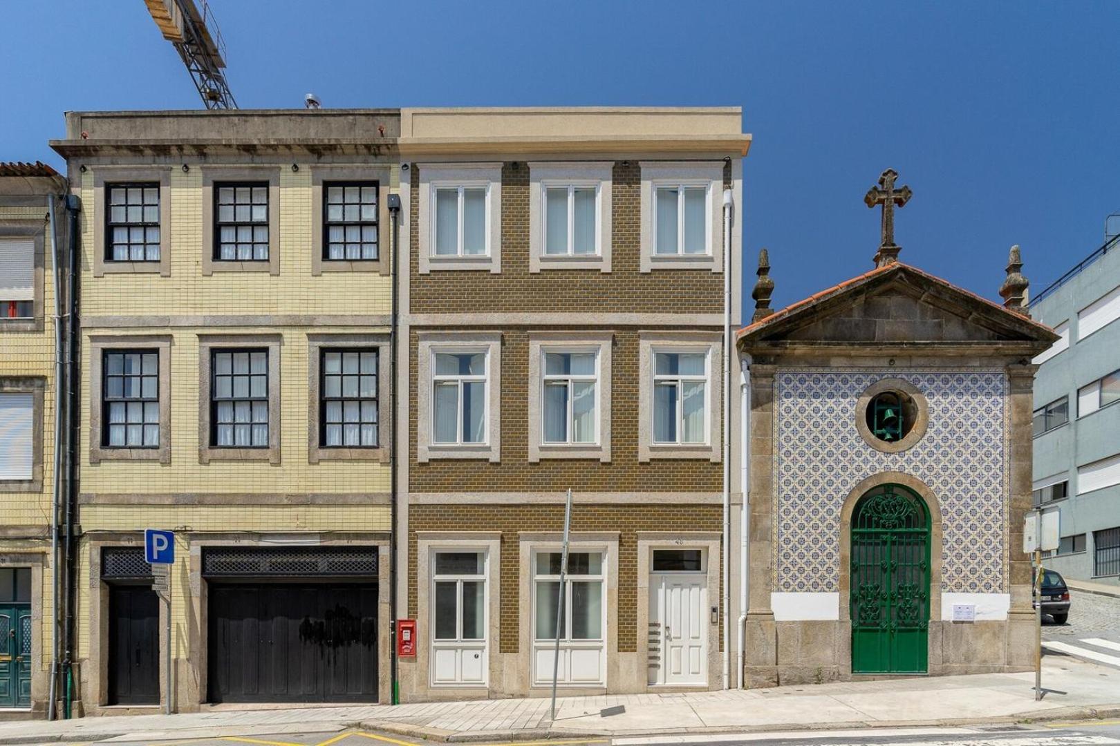 With Beautiful Garden In The Heart Of The * Oporto