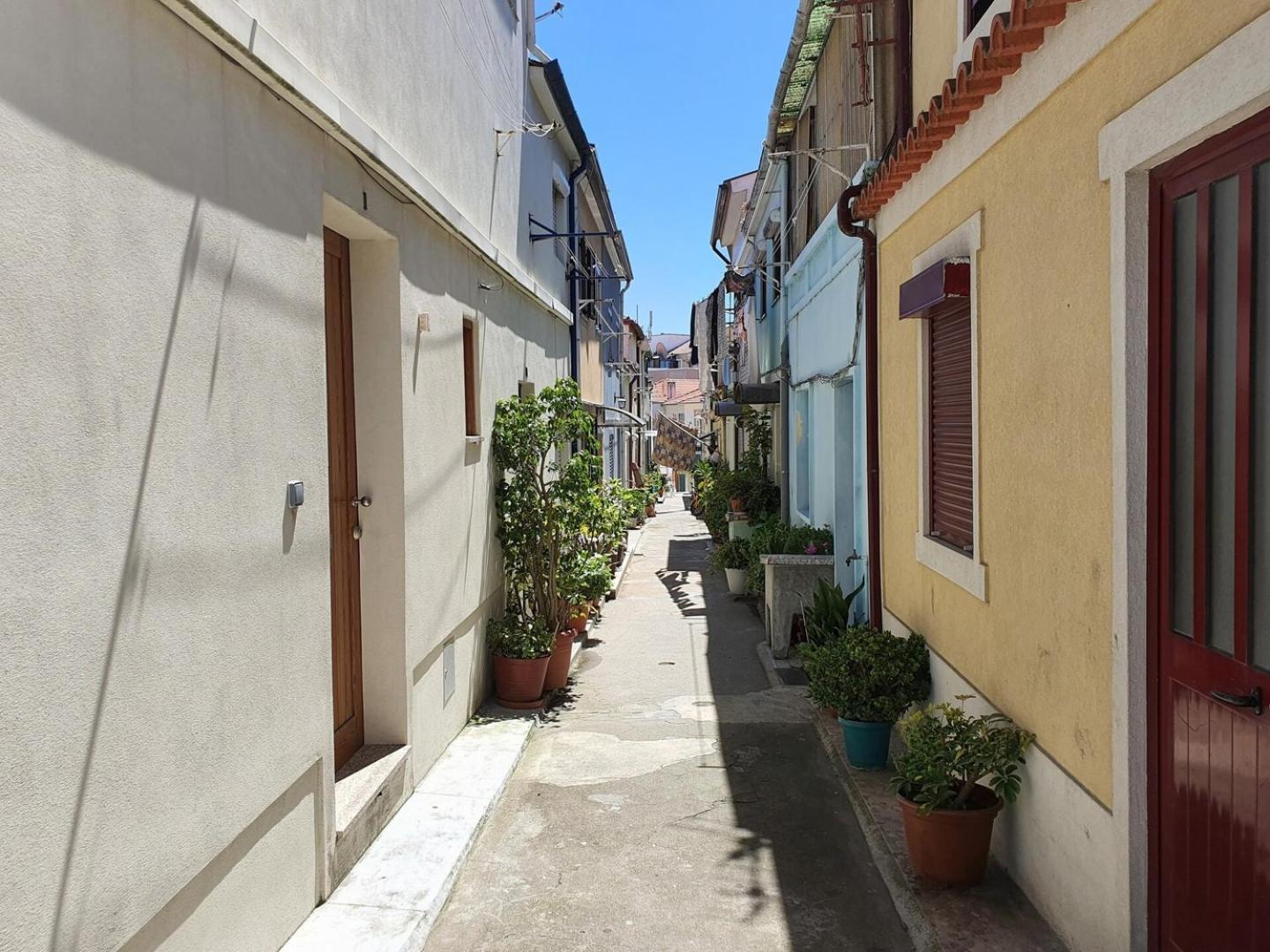 Typical House In A Historical Pedestrian Quarter Сasa de vacaciones
