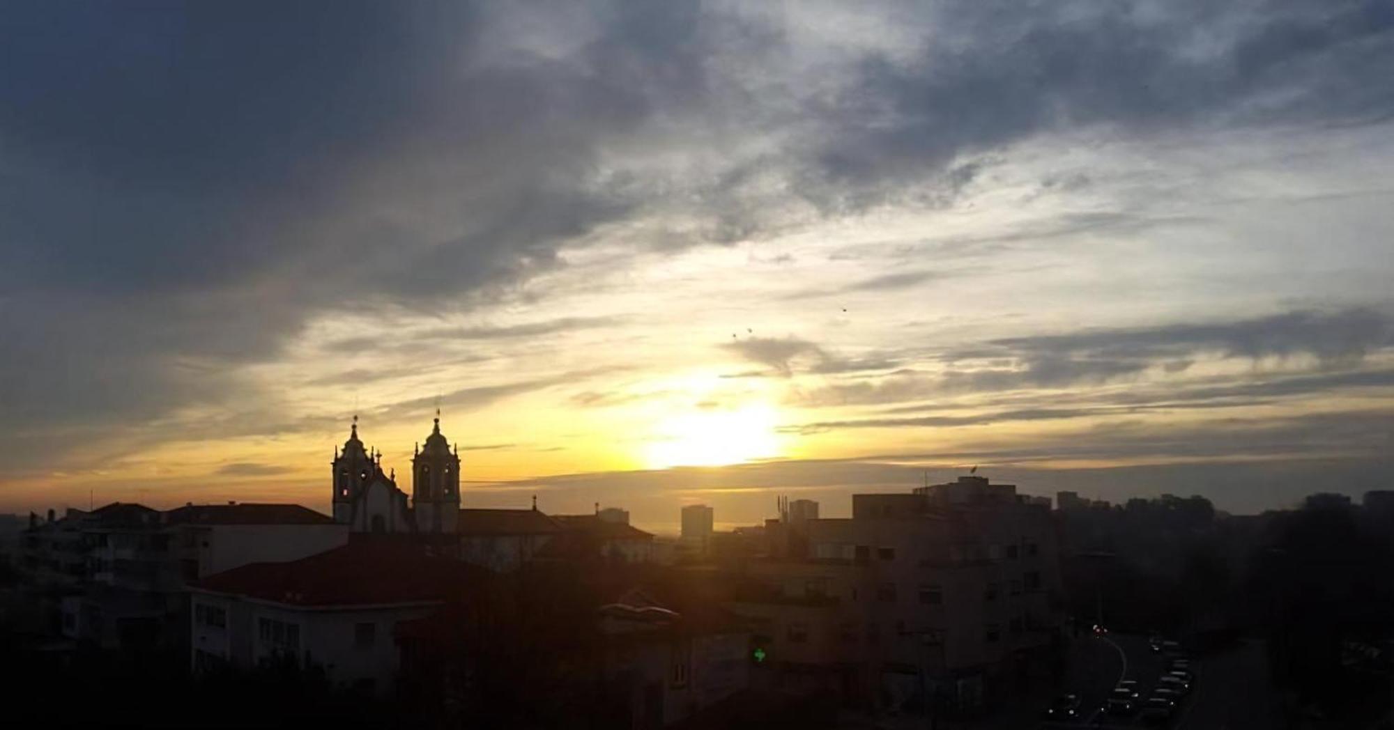 Schoene In Mit Sonnenterrasse * Oporto