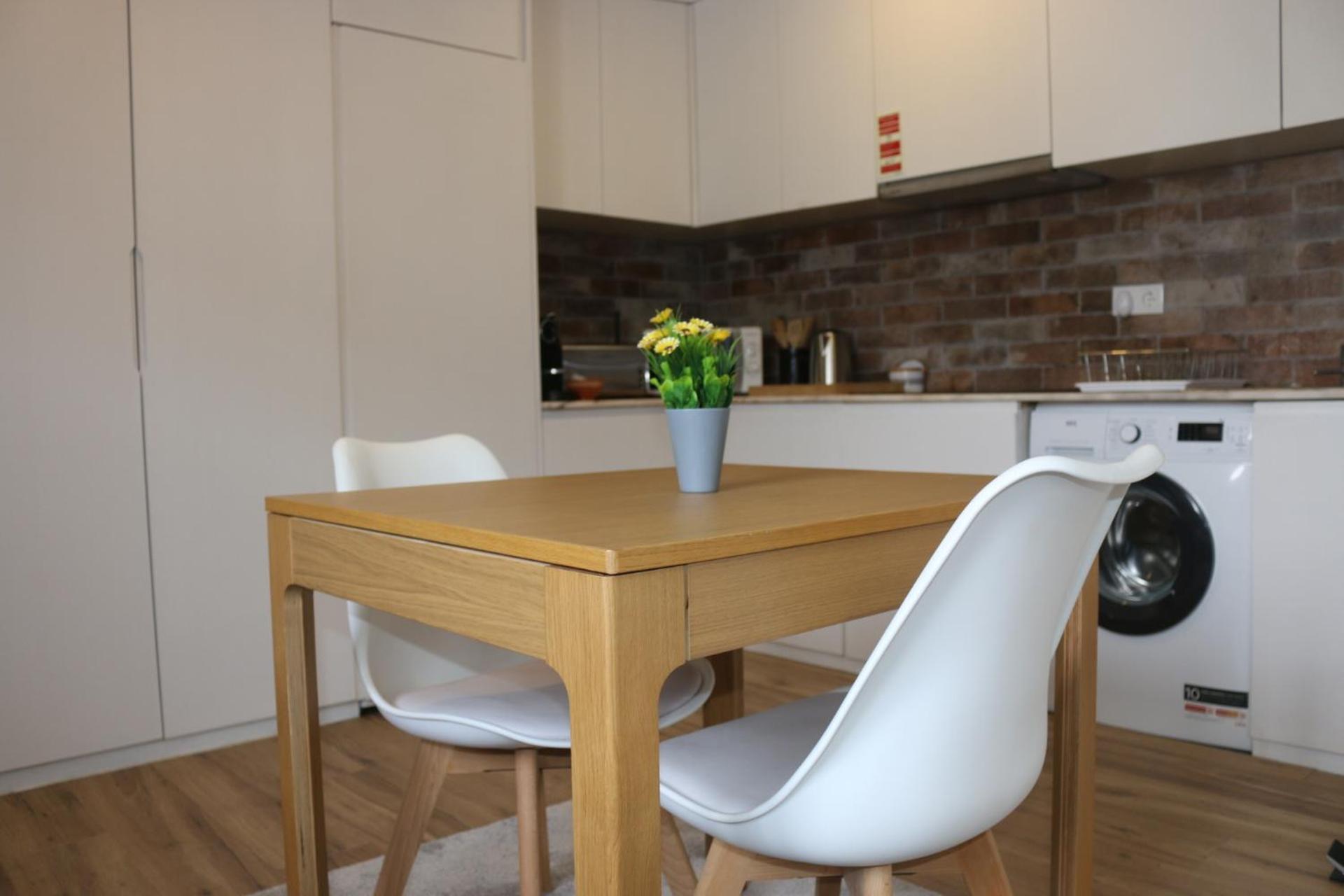 Apartamento 9 Min Metro To Downtown -remote Working - Free Parking *