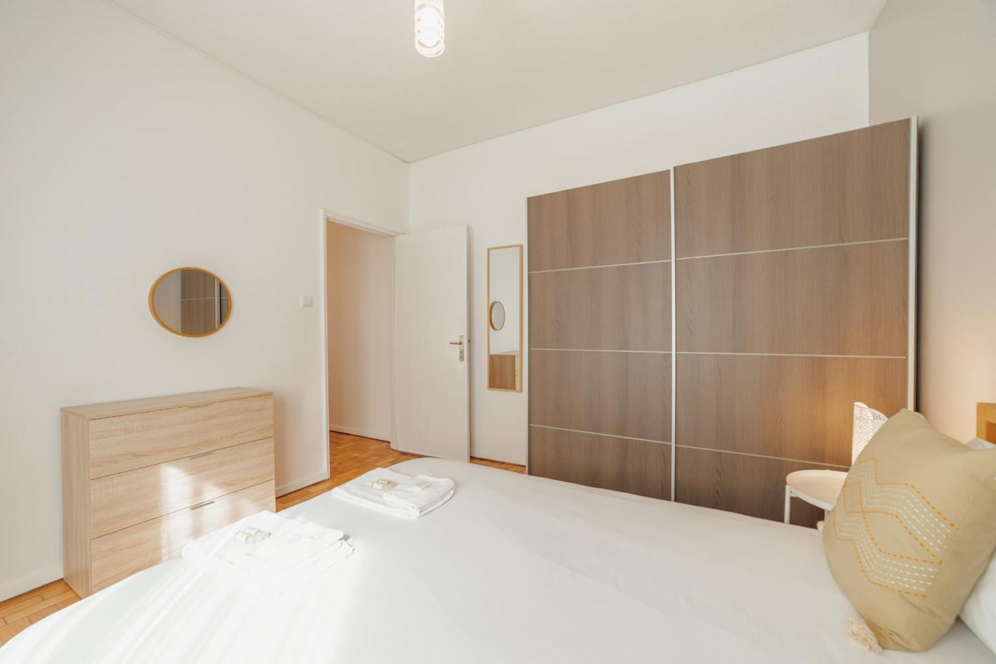 Summer Espinho Flat By Vacationy