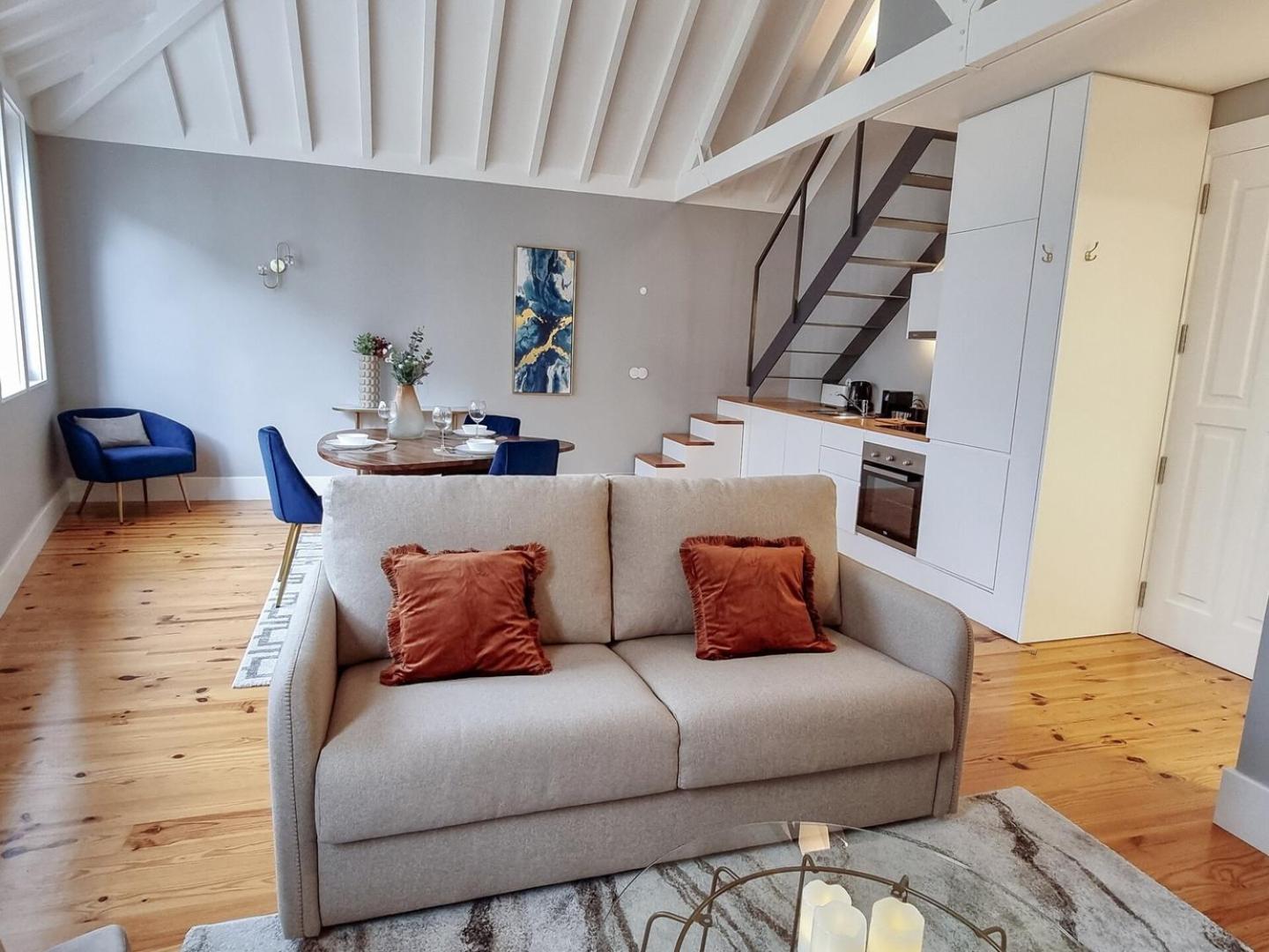 Charming Loft With Mezzanine In The Center Oporto