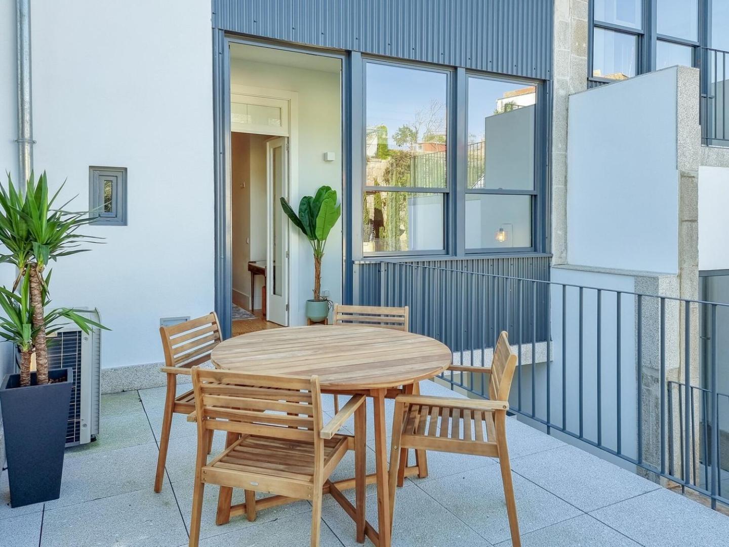 Spacious Flat With Private Terrace And Shared Pool *