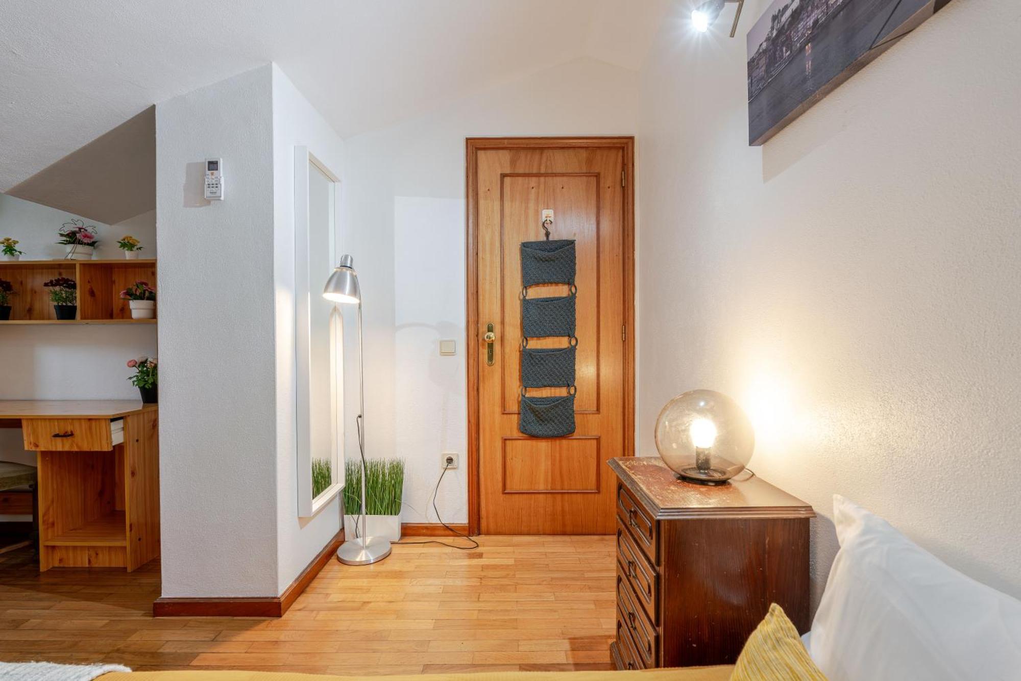 Apartment Host Wise - Rustic Bright Flat - Centre Porto
