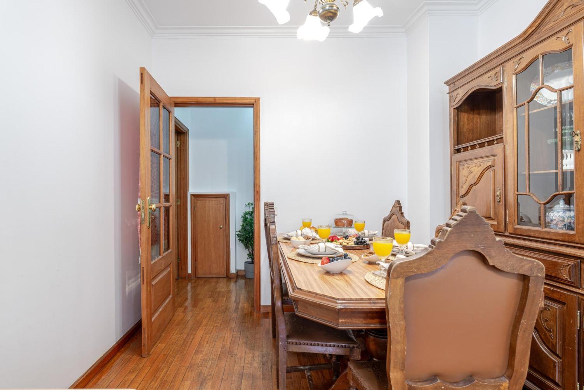 Host Wise - Rustic Bright Flat - Centre *