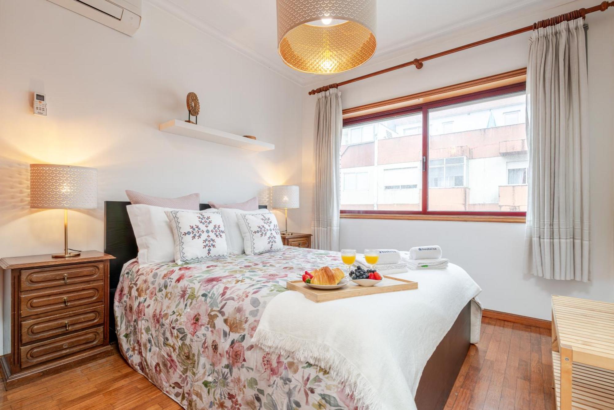 Host Wise - Rustic Bright Flat - Centre Apartment