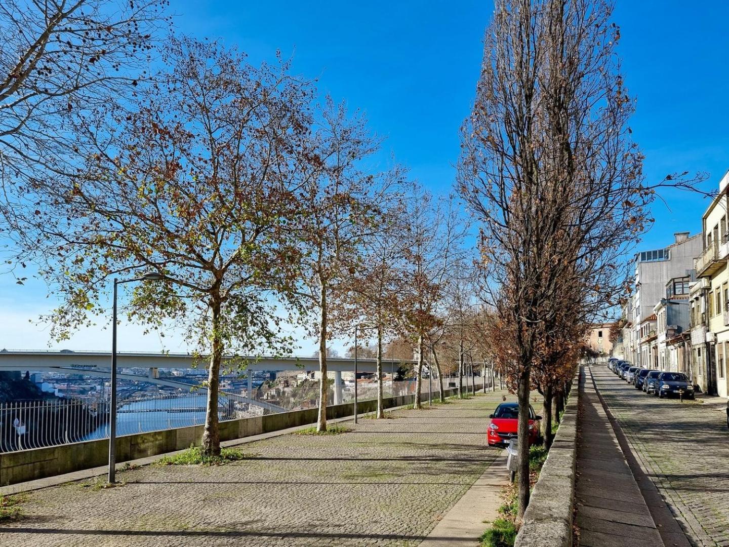 House With Exclusive Terrace In A Private * Oporto