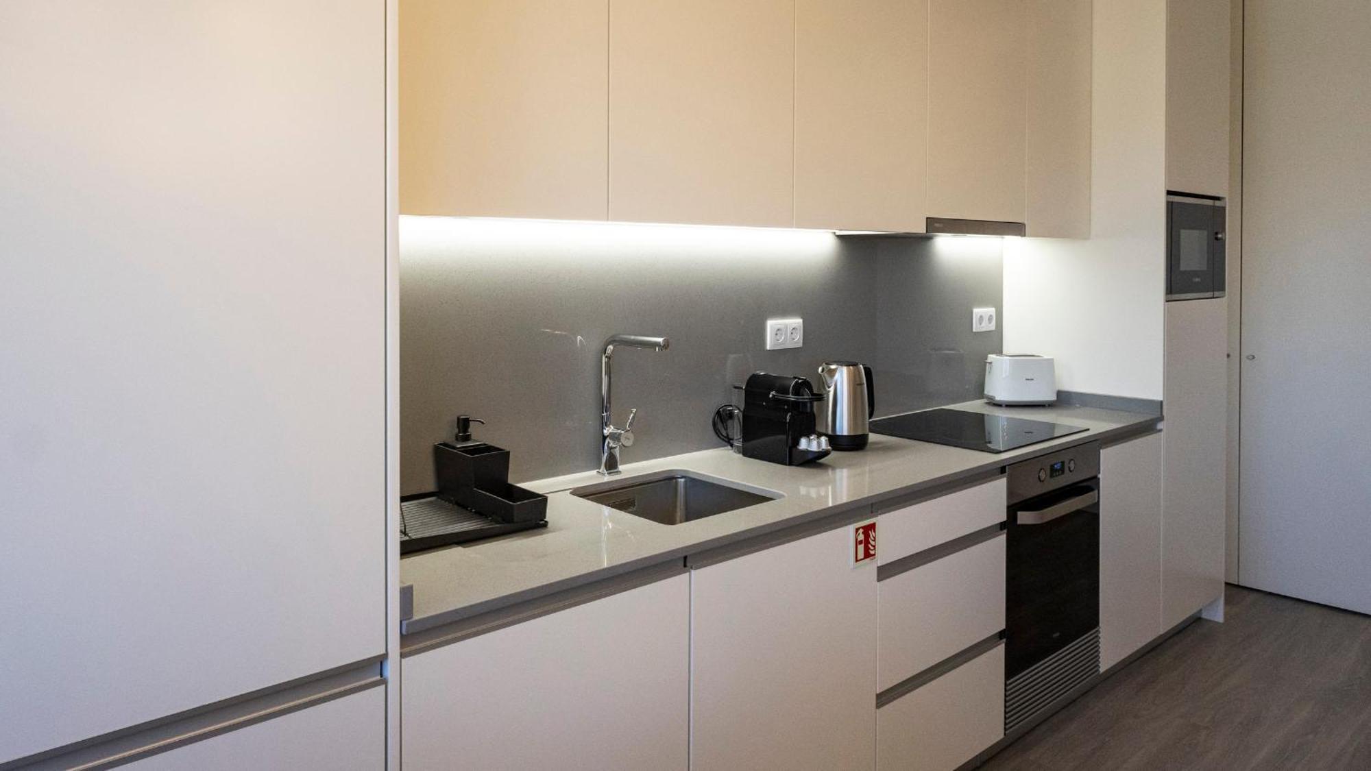 Bright 2br Flat Near Praca Da Galiza By Lovelystay