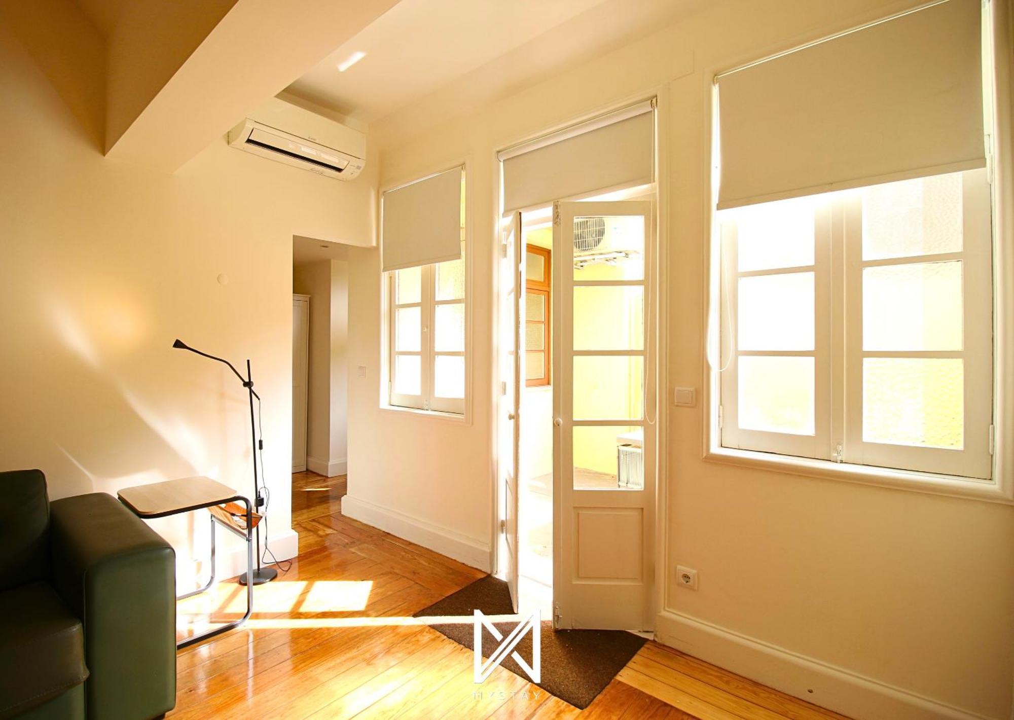 Mystay - The Poet - Fernando Pessoa Apartamento