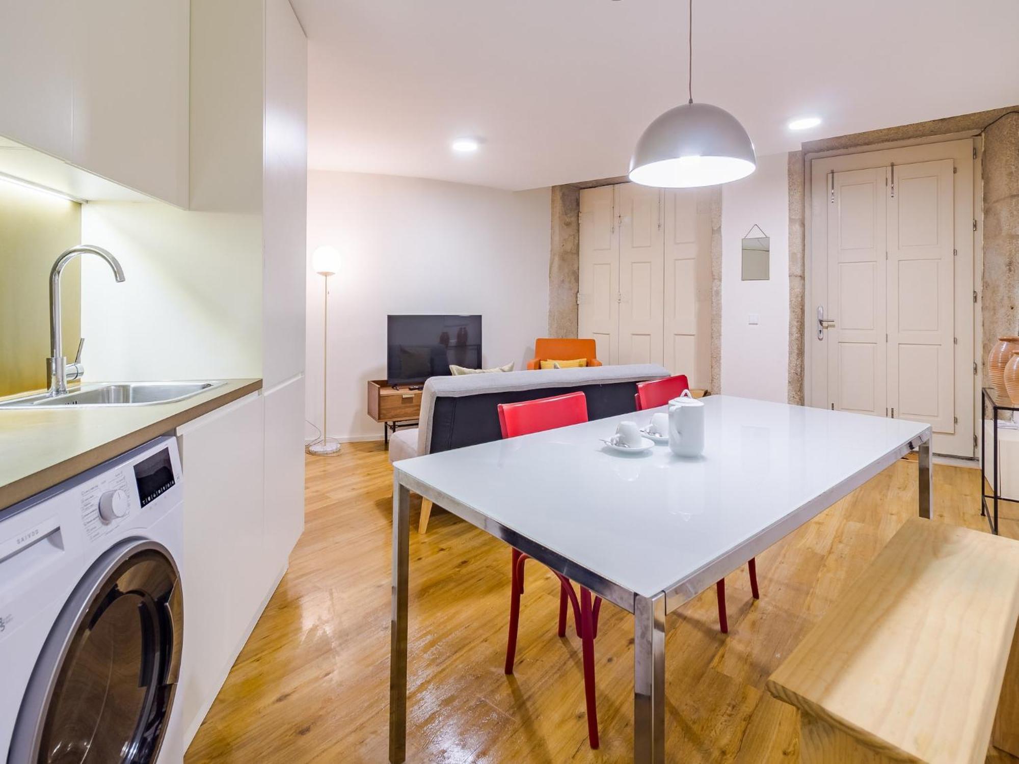 Charming 1-bedroom In Oporto