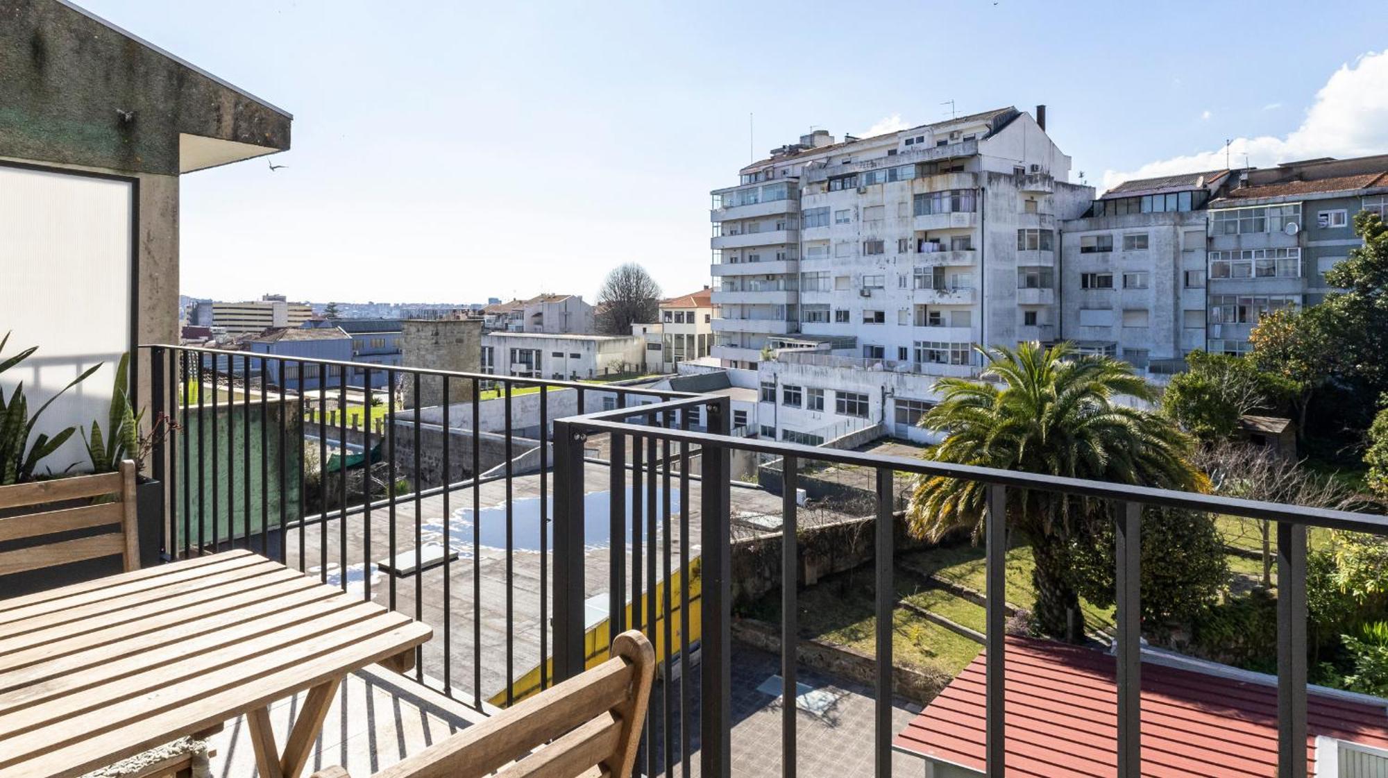 Stylish Duplex With Balcony In By Lovelystay Porto