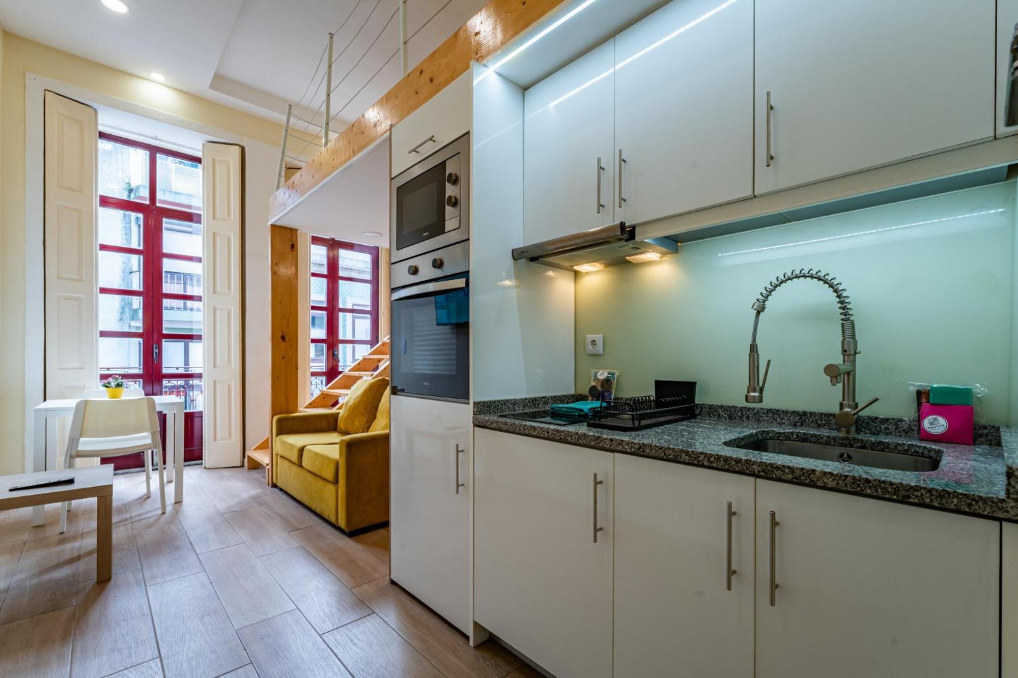 Close To Everything Your Yellow Prm 1f Apartamento