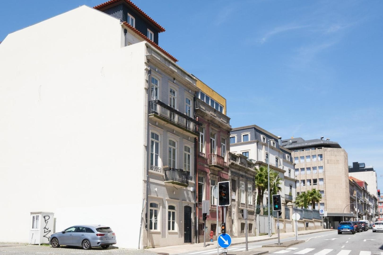 Spacious W. Beautiful & Sunny Private Terrace * Porto