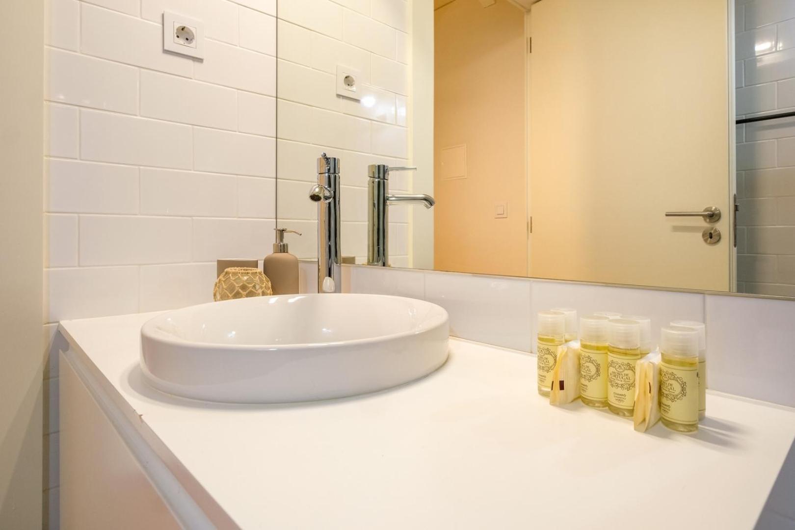 Spacious W. Beautiful & Sunny Private Terrace Apartamento