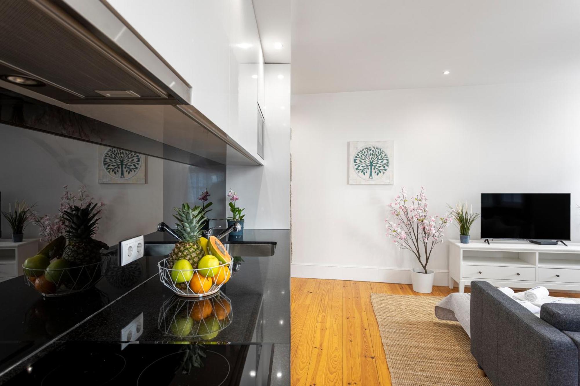 Hostwise - Stylish Retreat In Porto's Heart Oporto