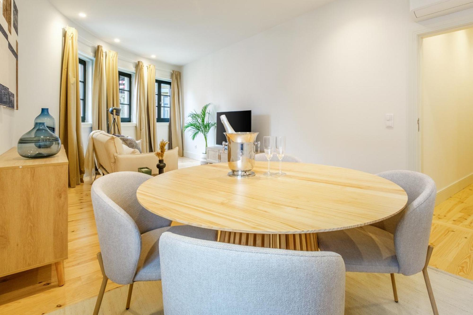Apartment Art Deco 12 Luxury 2br Downtown Metro Ac Porto