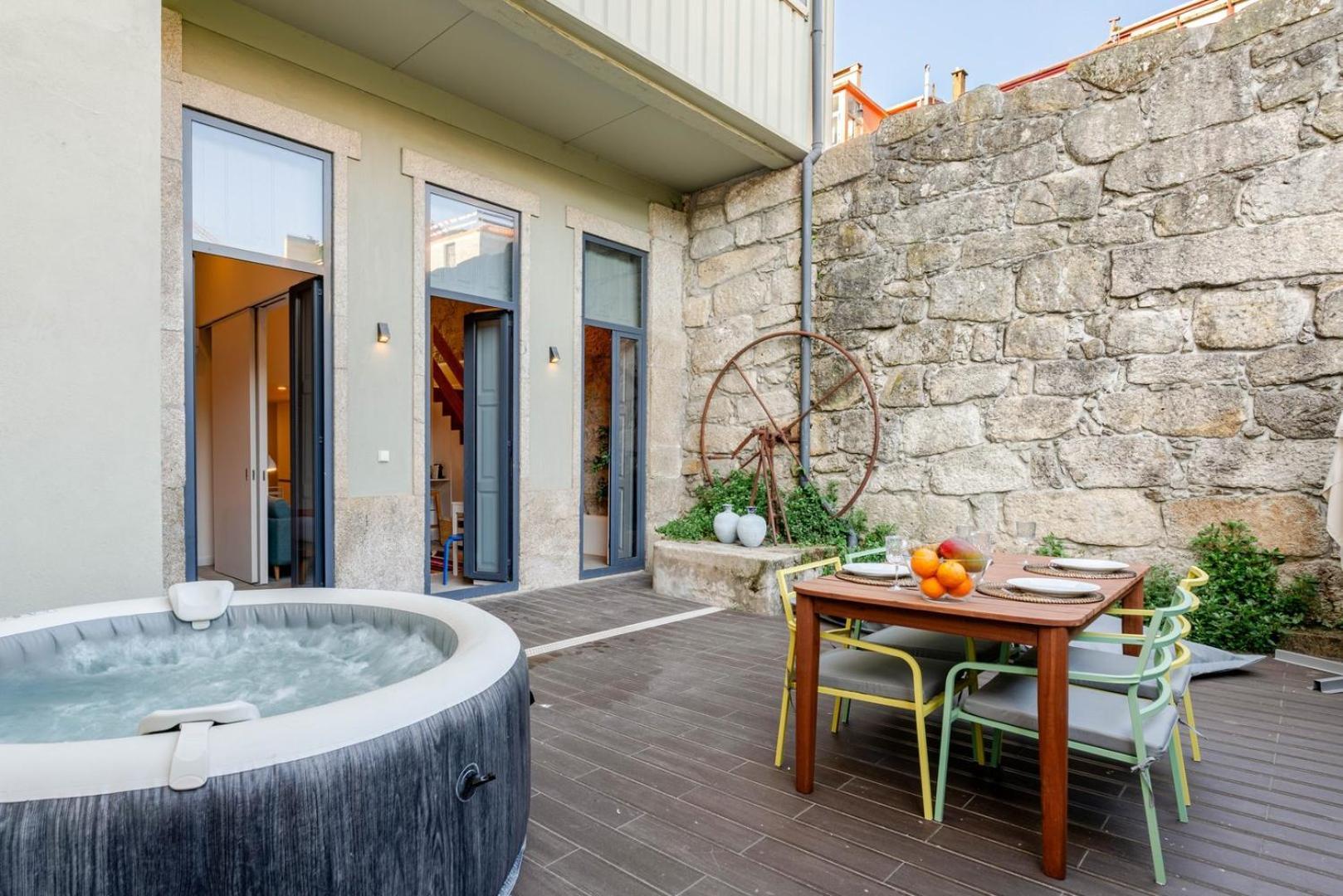 Invictus Escape - Jacuzzi & Charm In The Apartment