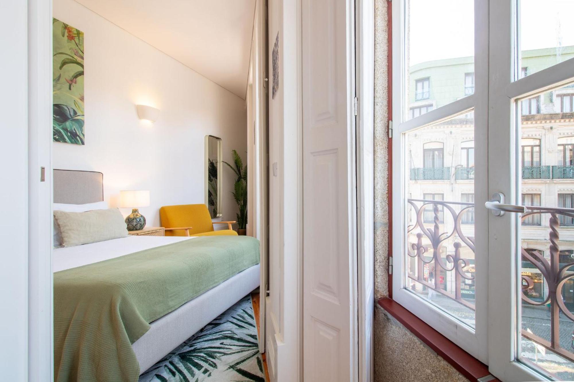 Bright Flat Few Steps To Aliados Av By Lovelystay * Porto