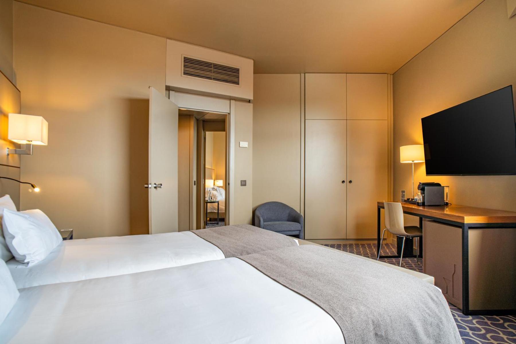 Dom Henrique - Downtown 4*