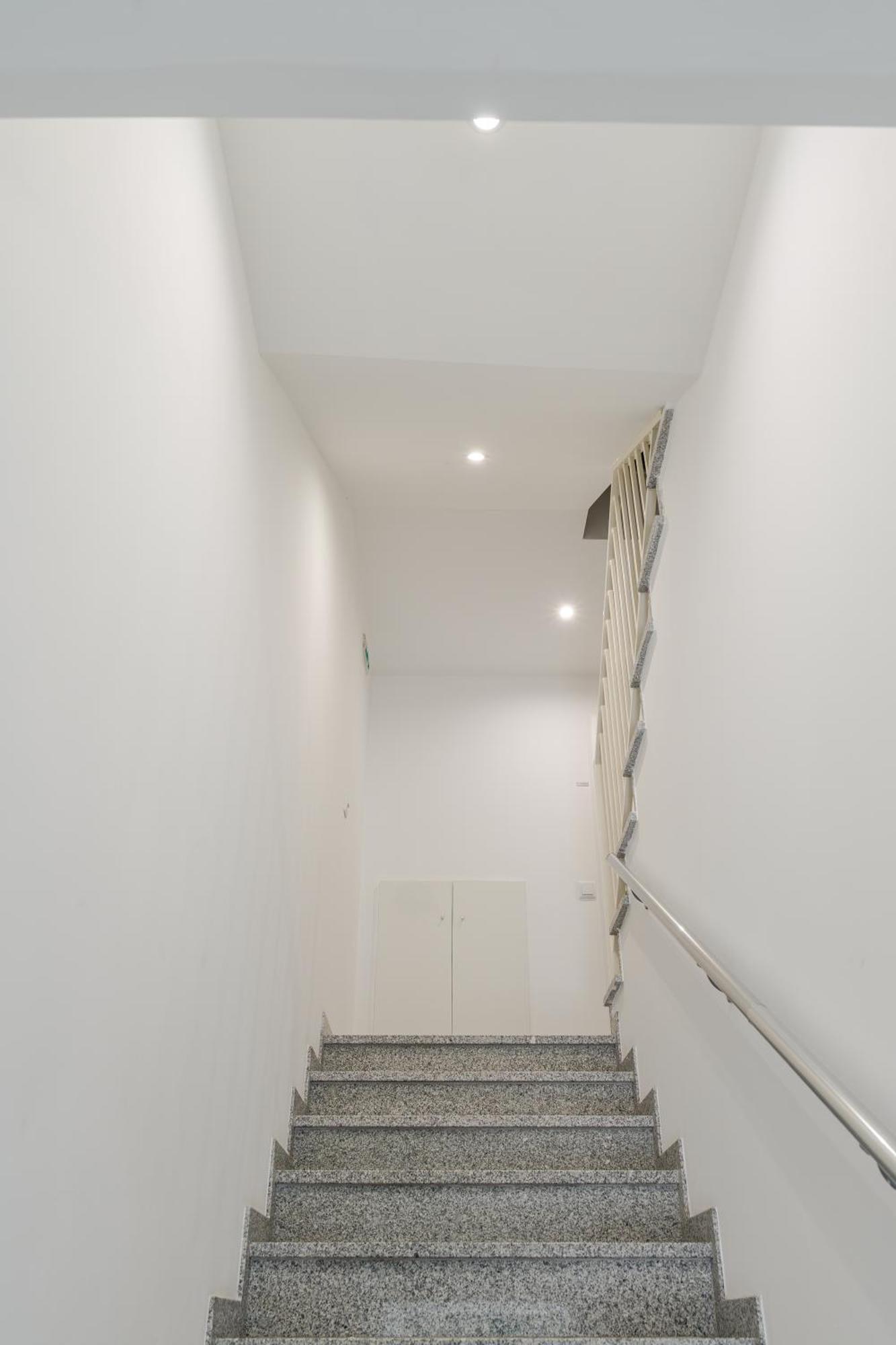 Apartment Hostwise - Modern & Bright