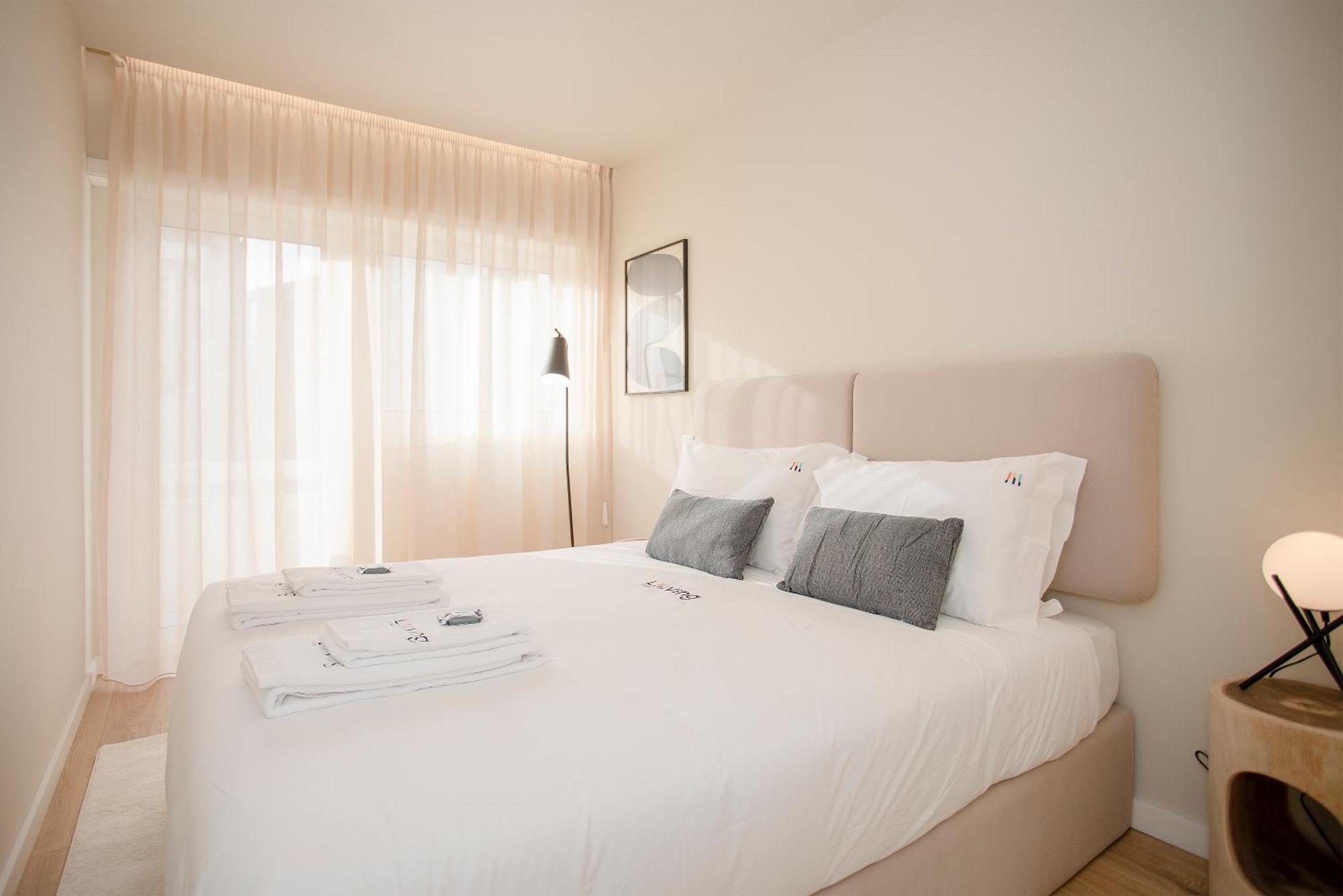 Liiiving In - Uptown Pearl Oporto