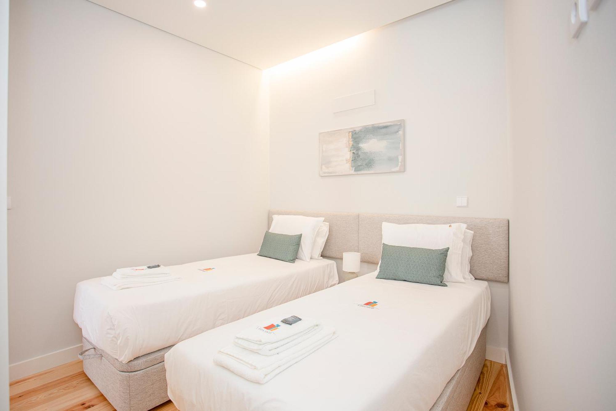 Liiiving In - Aliados Stone Apartment *