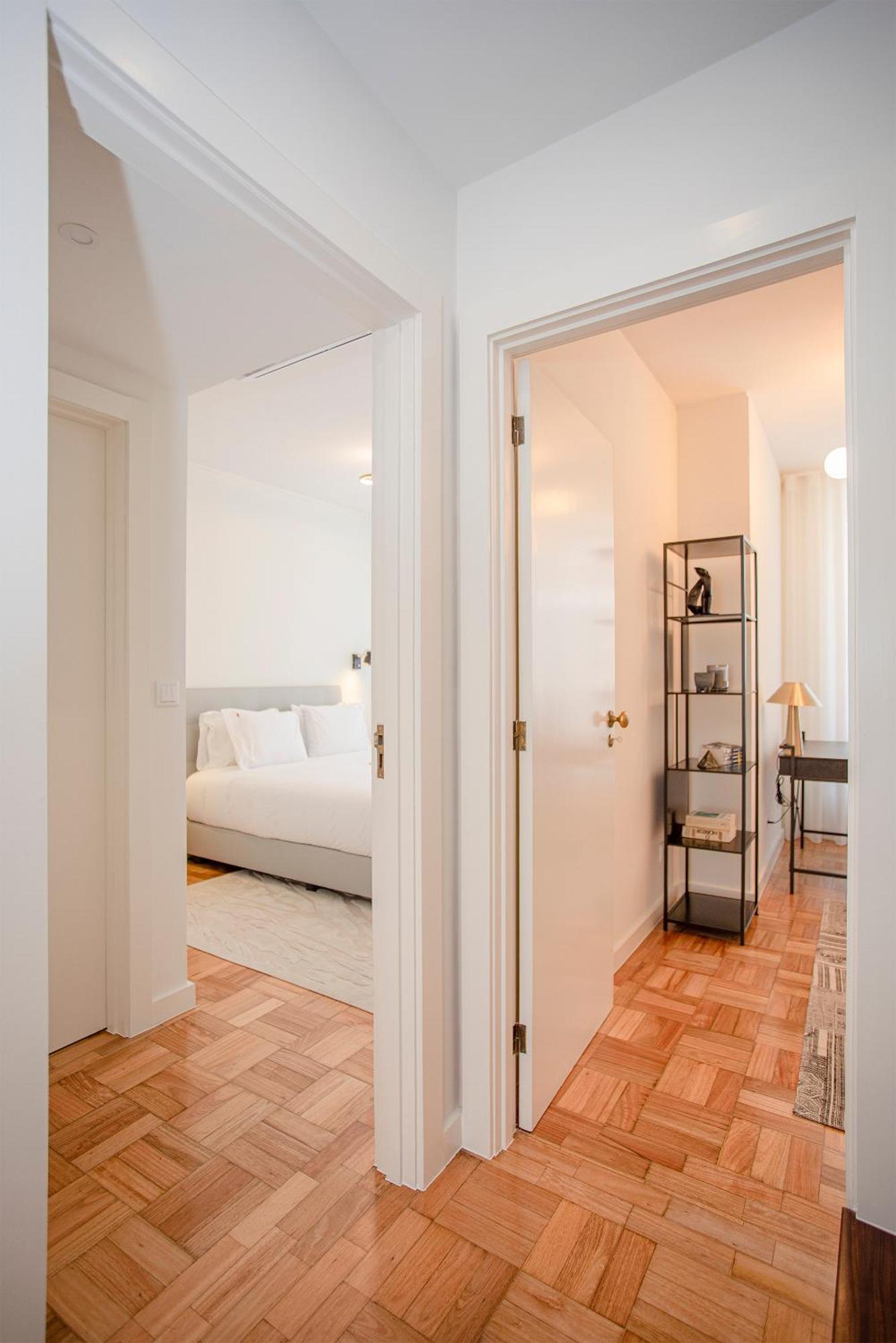 Liiiving In - Design Bright House *