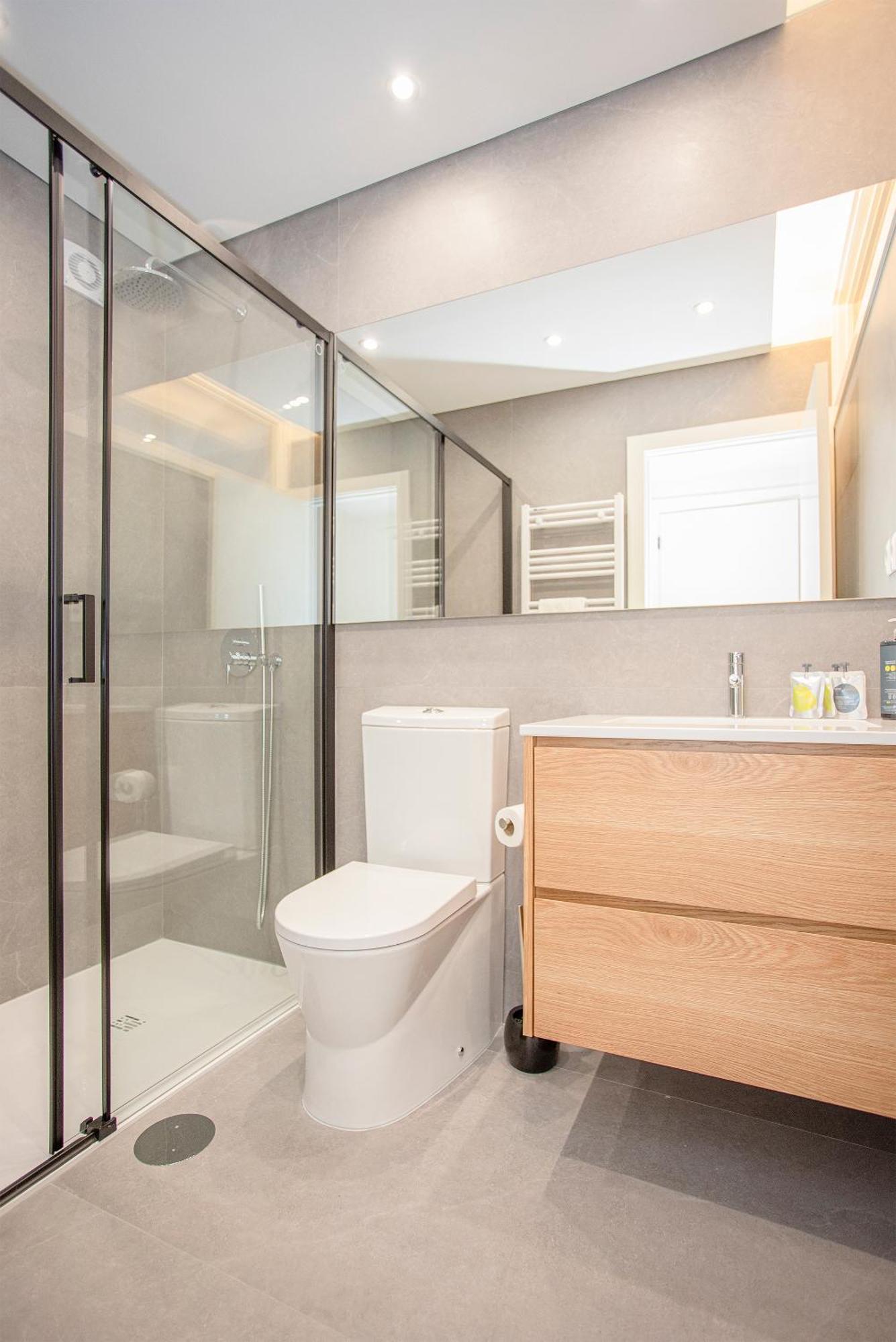 Liiiving In - Design Bright House