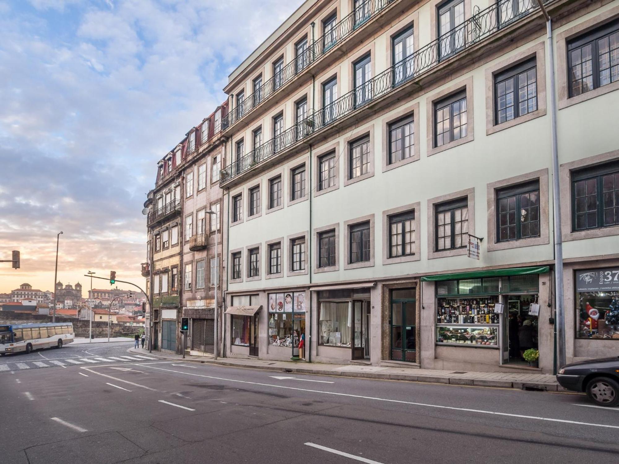 Romantic For 5 Guests, * Porto